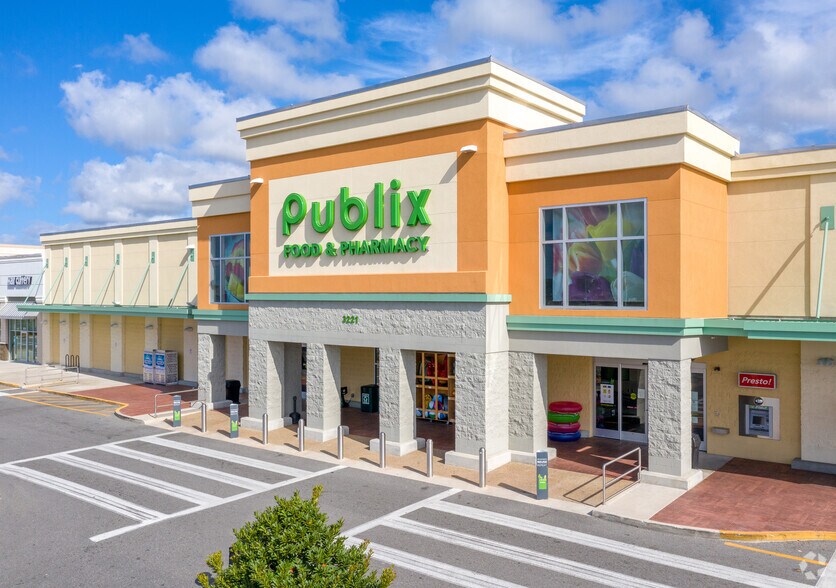 More Photos Of 3221-3231 Vineland Rd, Kissimmee Unknown For Lease