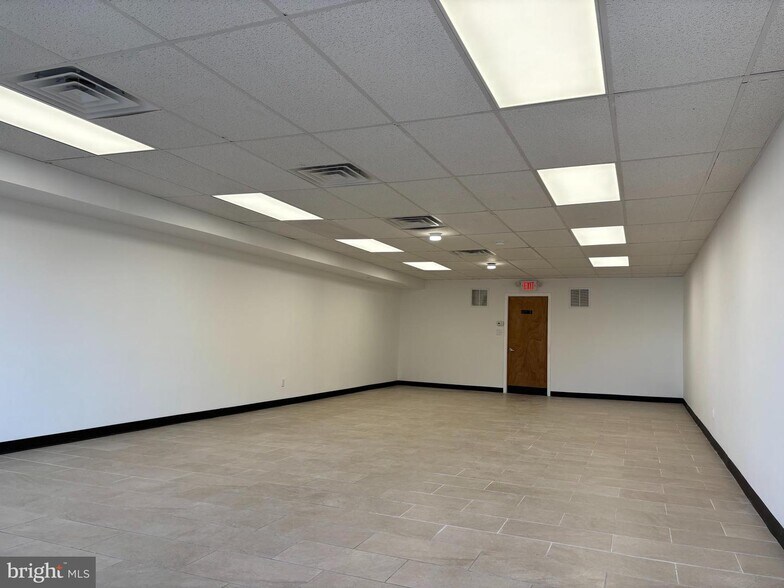 More Photos Of 801-819 Creek Rd, Bellmawr Unknown For Lease