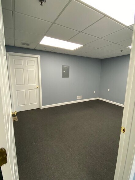 More Photos Of 2-18 Vinal Sq, Chelmsford Office For Sale