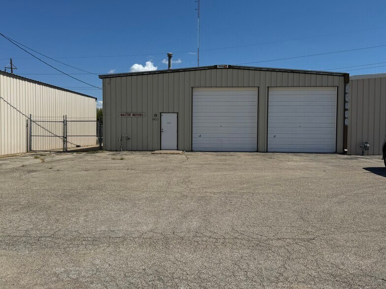 More Photos Of 2301 Oak St, Abilene Unknown For Lease
