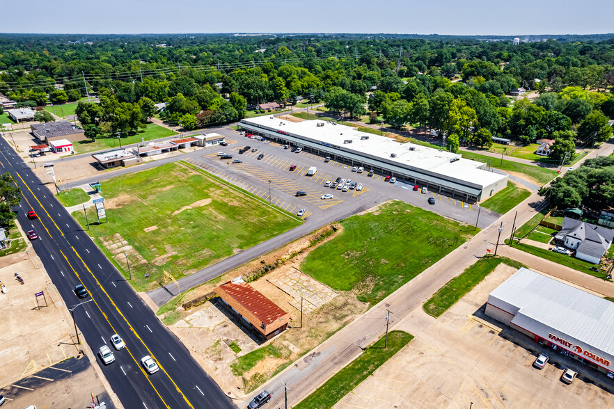 Primary Photo Of 800 East St, Texarkana Unknown For Lease