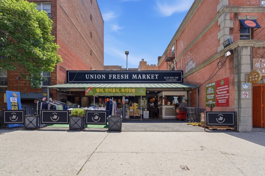 Primary Photo Of 14206 41st Ave, Flushing Supermarket For Lease
