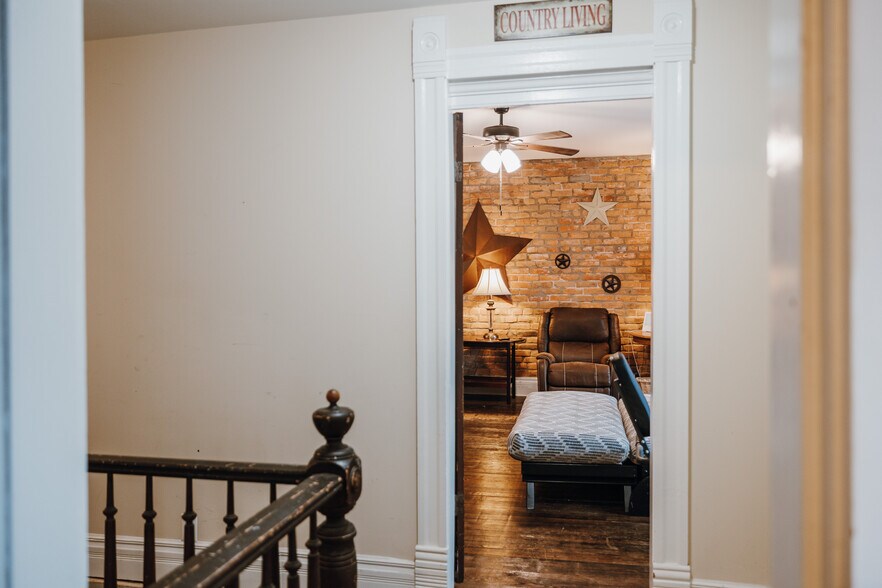 More Photos Of 305 S Alvarado Ave, Belle General Retail For Sale