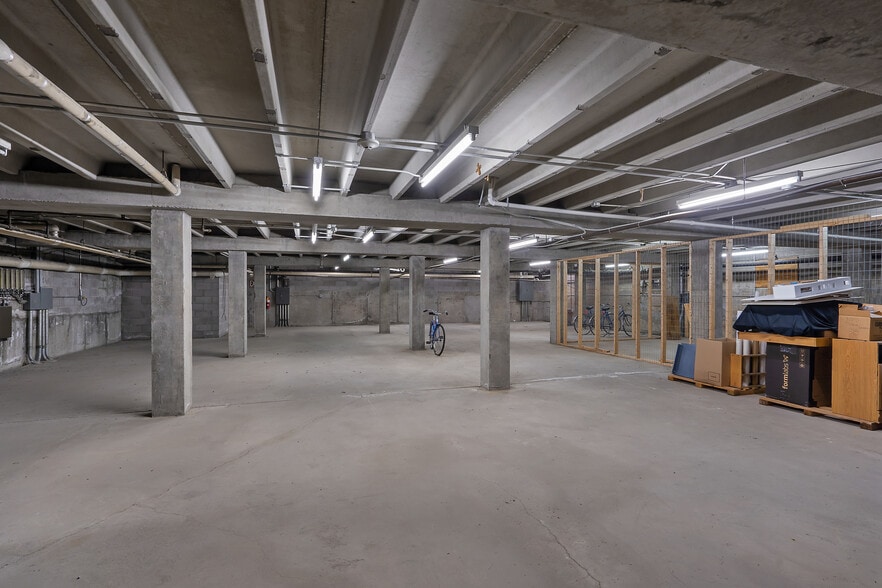 More Photos Of 34 Wright Ave, Auburn Truck Terminal For Sale