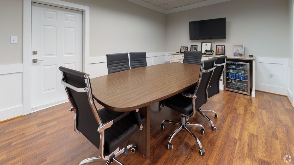 More Photos Of 3630 George Washington Mem Hwy, Yorktown Medical For Sale