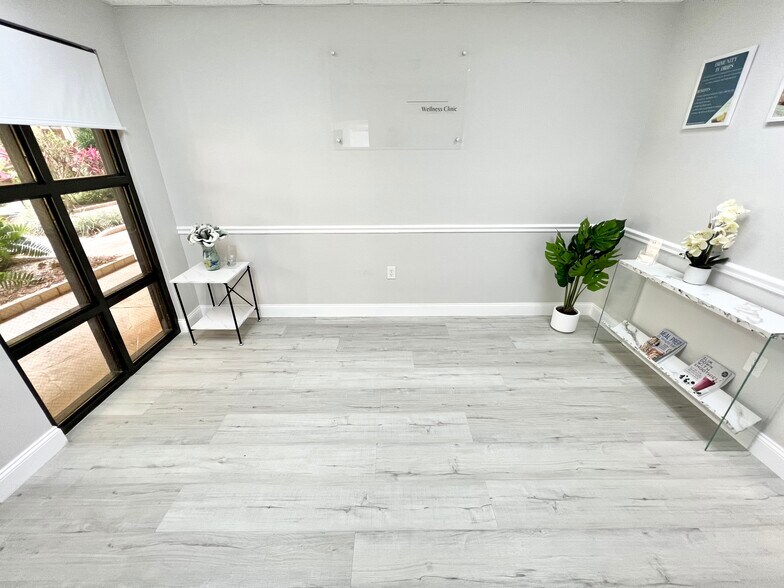 More Photos Of 2650 Bahia Vista St, Sarasota Medical For Sale