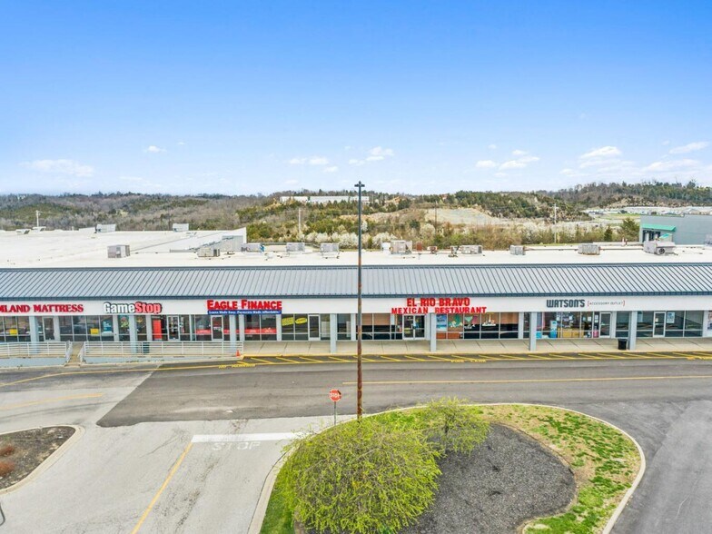 More Photos Of 6805-6899 Alexandria Pike, Alexandria Storefront For Lease