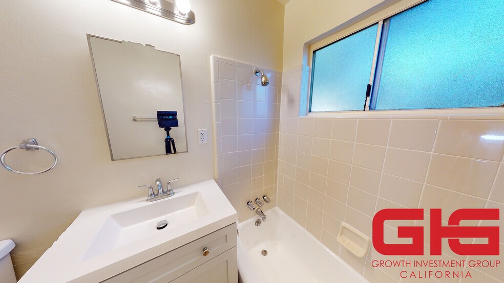 More Photos Of 570 N Madison Ave, Pasadena Apartments For Sale