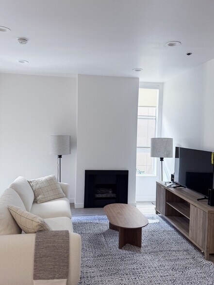More Photos Of 8600 Burton Way, Los Angeles Apartments For Sale