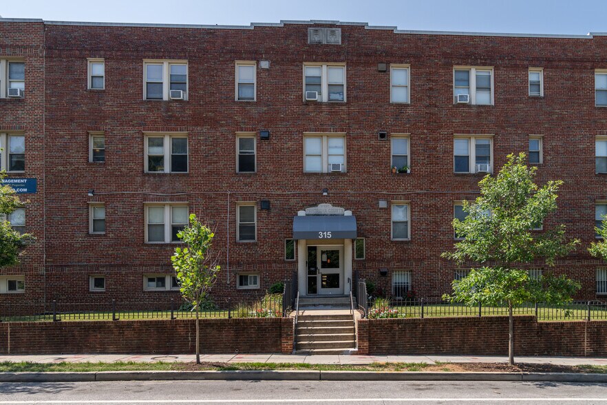 Primary Photo Of 315-325 Franklin St NE, Washington Apartments For Sale