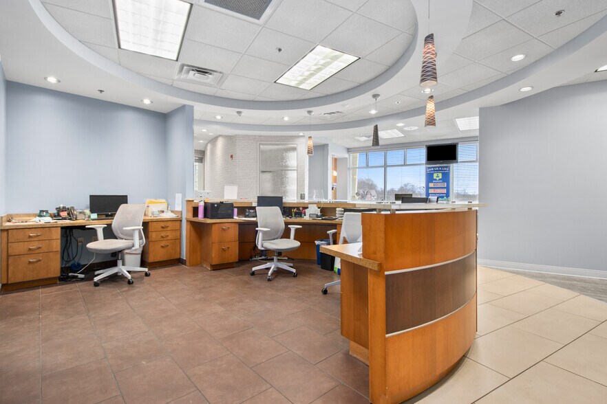 More Photos Of 200 City Hill Dr, London Medical For Sale