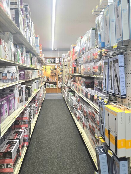 More Photos Of 242 Vineyard Haven Rd, Edgartown Storefront For Sale