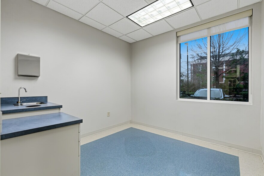 More Photos Of 3731 NW Cary Pky, Cary Medical For Sale