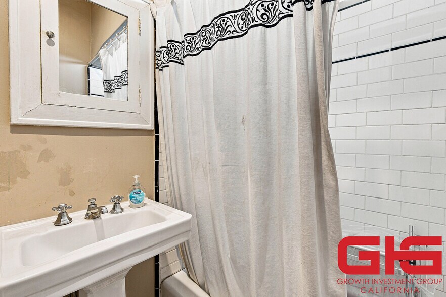 More Photos Of 146-154 N Holliston Ave, Pasadena Rehabilitation Center For Sale