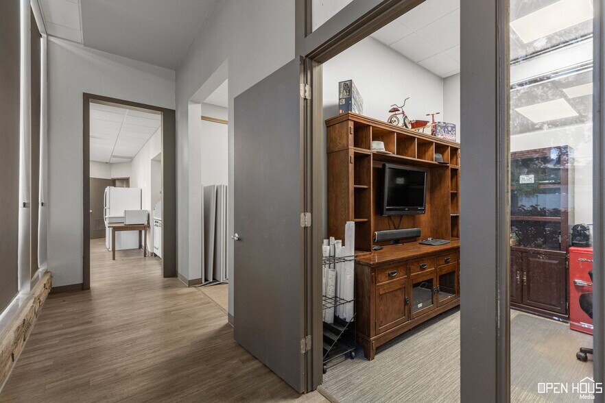 More Photos Of 915 9th St, Wichita Falls Office For Sale