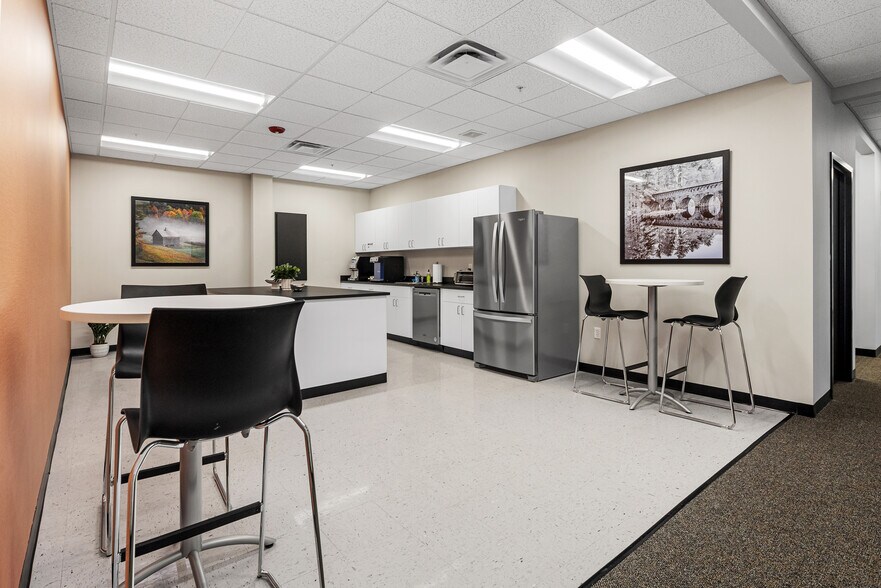 More Photos Of 500 Cummings Ctr, Beverly Office For Lease