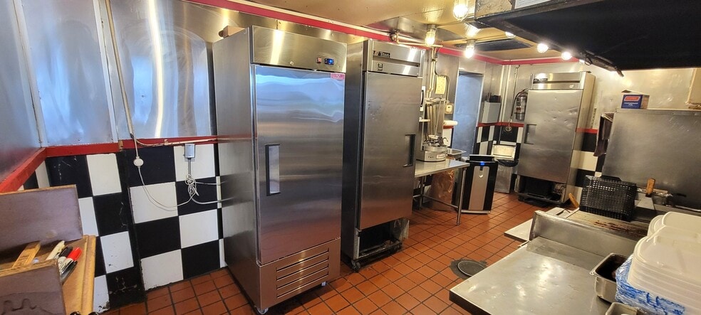 More Photos Of 2207-2214 W Ogden Ave, Chicago Fast Food For Lease