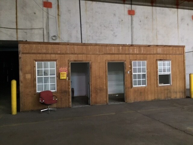 More Photos Of 10020 N Palafox St, Pensacola Distribution For Lease