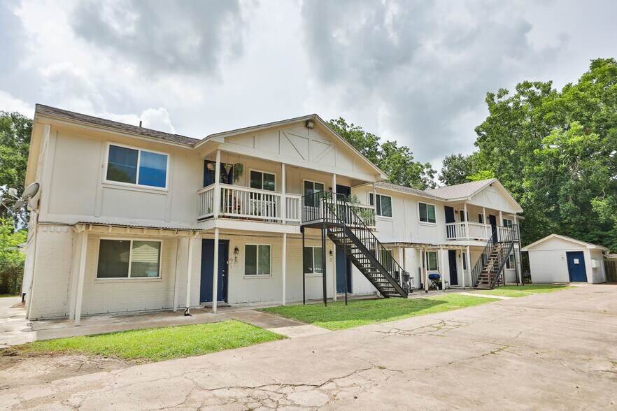 More Photos Of 1312 W Adoue St, Alvin Apartments For Sale