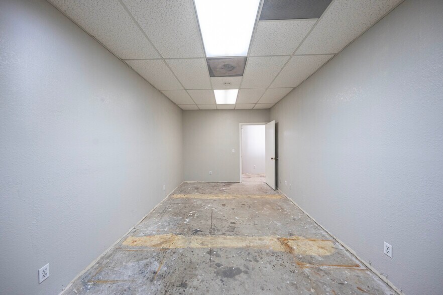 More Photos Of 5146 Maine Ave, Baldwin Park Flex For Lease