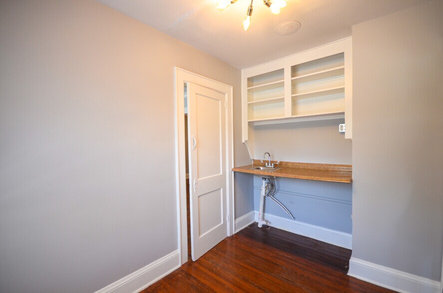 More Photos Of 2220 The Plaza, Charlotte Office Residential For Lease