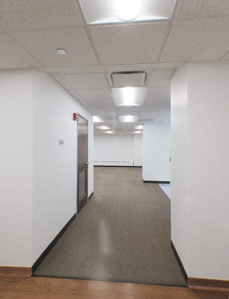 More Photos Of 100 N LaSalle St, Chicago Office For Lease