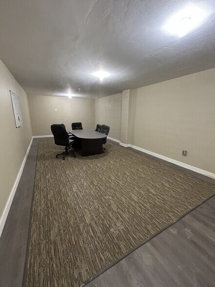 More Photos Of 5611 SW 38th St, Oklahoma City Warehouse For Sale