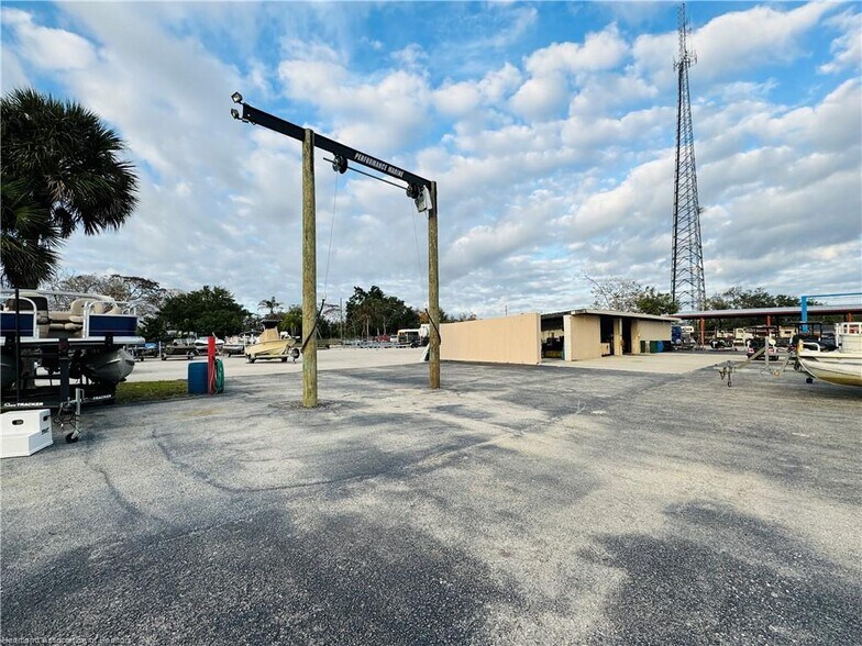 More Photos Of 1130 US Highway 27 N, Lake Placid Freestanding For Sale