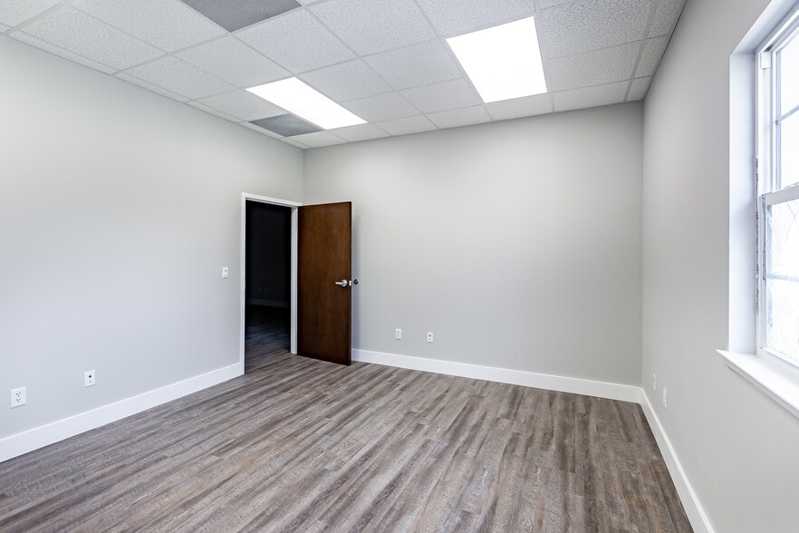 More Photos Of 1500 E Venice Ave, Venice Office For Sale