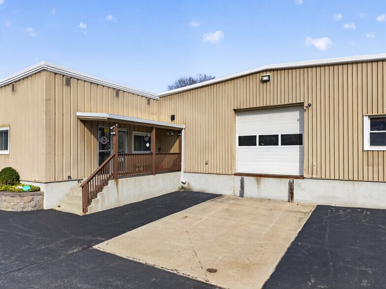More Photos Of 300 Taugwonk Rd, Stonington Warehouse For Lease