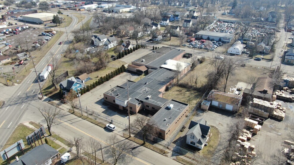 More Photos Of 1206 E Crosstown Pky, Kalamazoo Manufacturing For Lease