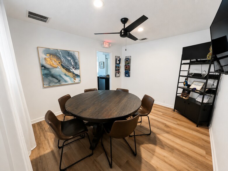 More Photos Of 203 W New Hope Dr, Cedar Park Office For Sale
