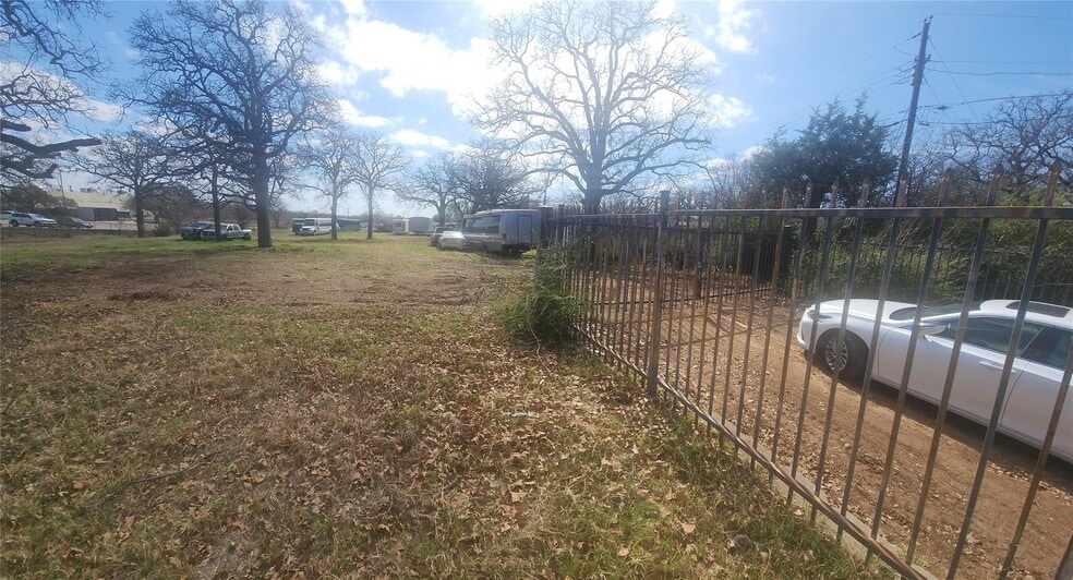 More Photos Of 725 N Walton Walker Blvd, Irving Land For Sale