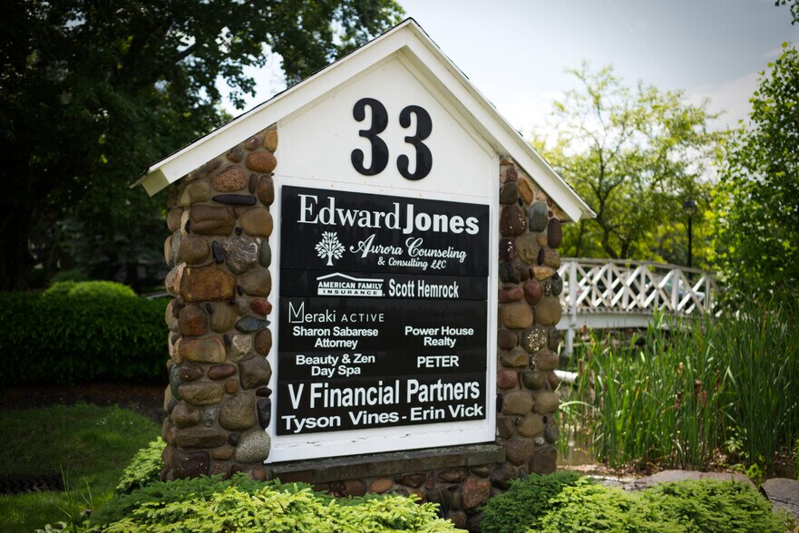 More Photos Of 33-35 N Chillicothe Rd, Aurora Office For Lease