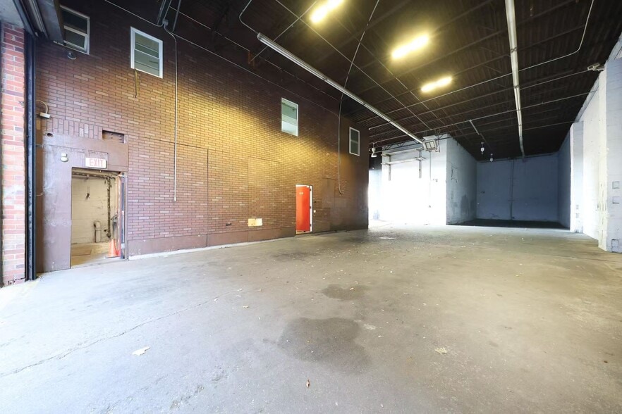 More Photos Of 195 Bush St, Brooklyn Warehouse For Lease