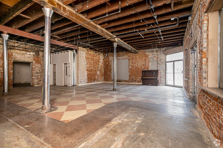 More Photos Of 1031 Saint Philip St, New Orleans Storefront Retail Residential For Sale
