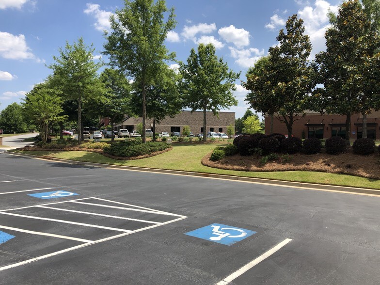 More Photos Of 430 Winkler Dr, Alpharetta Light Manufacturing For Sale