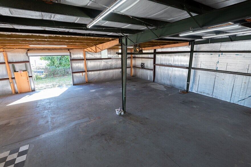 More Photos Of 420 NE 3rd Ave, Cape Coral Warehouse For Lease