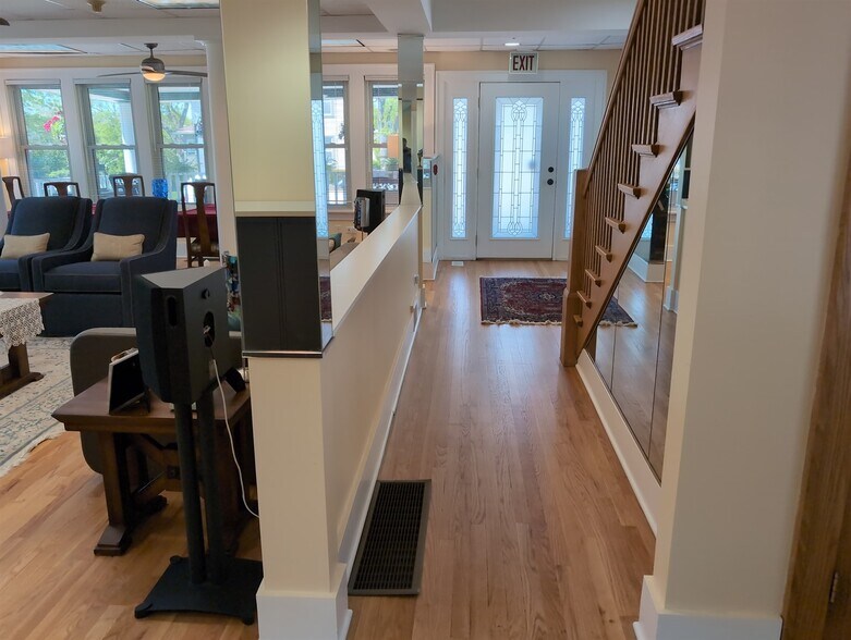 More Photos Of 417 N Hough St, Barrington Medical For Lease