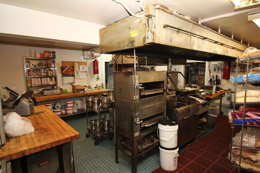 More Photos Of 2403 Sunnyside Dr, Cadillac Restaurant For Sale