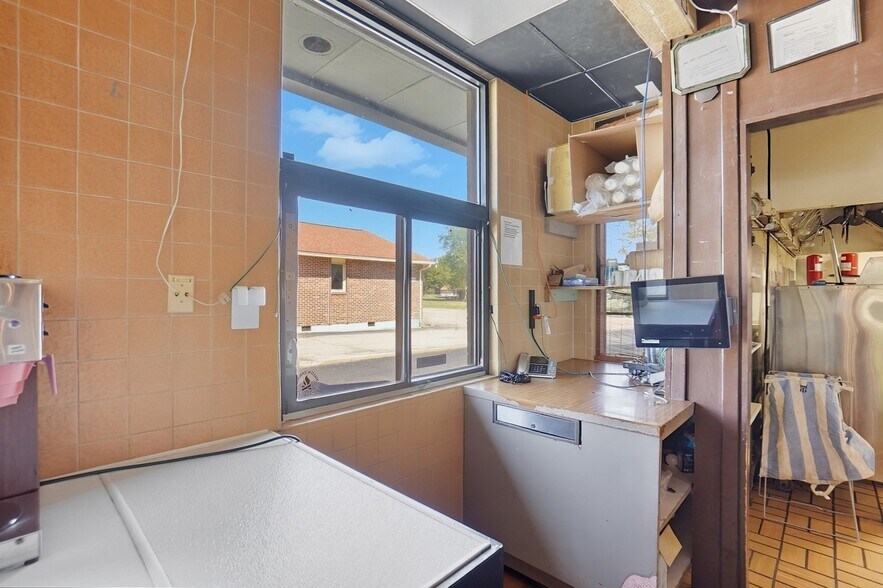 More Photos Of 1535 Xenia Ave, Yellow Springs Restaurant For Sale