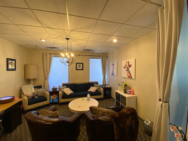 More Photos Of 8263 W Thunderbird Rd, Peoria Office For Lease
