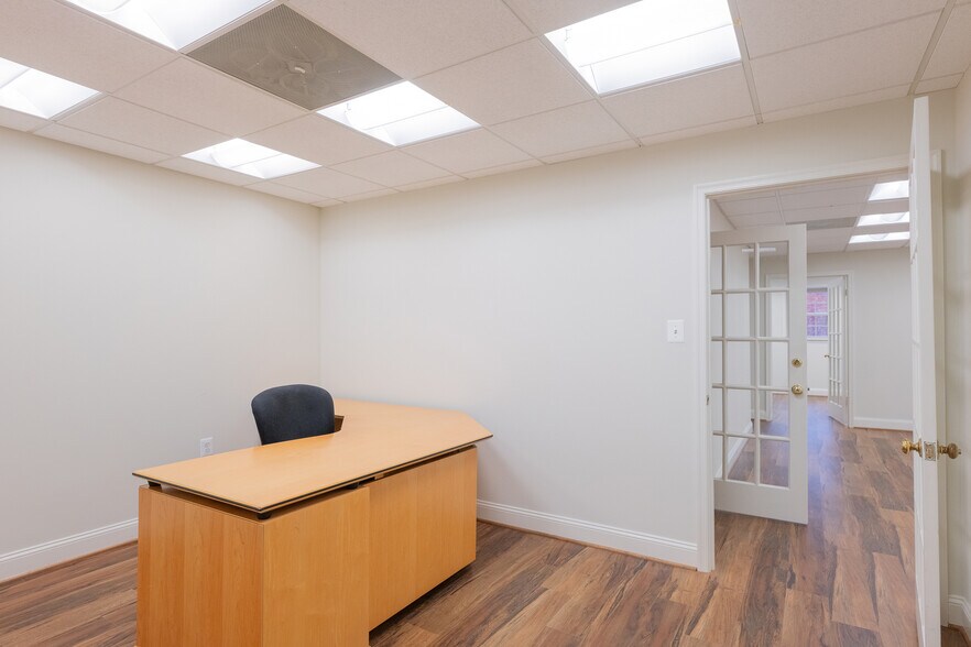 More Photos Of 10470-10476 Armstrong St, Fairfax Medical For Sale