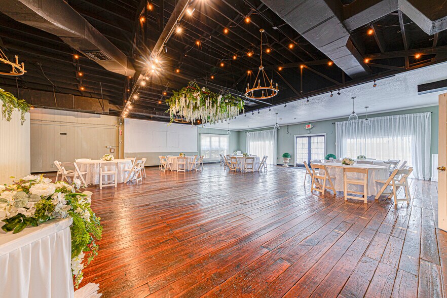 More Photos Of 4404 Edgewater Dr, Orlando Storefront Retail Residential For Sale