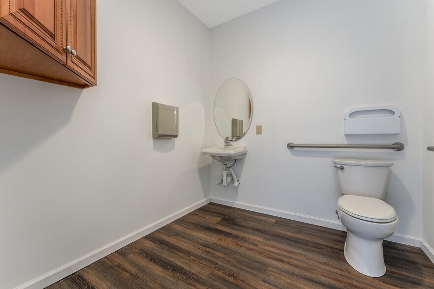 More Photos Of 5 Walter E Foran Blvd, Flemington Medical For Sale