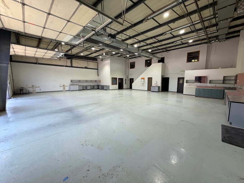 More Photos Of 418 8th St SE, Loveland Warehouse For Sale