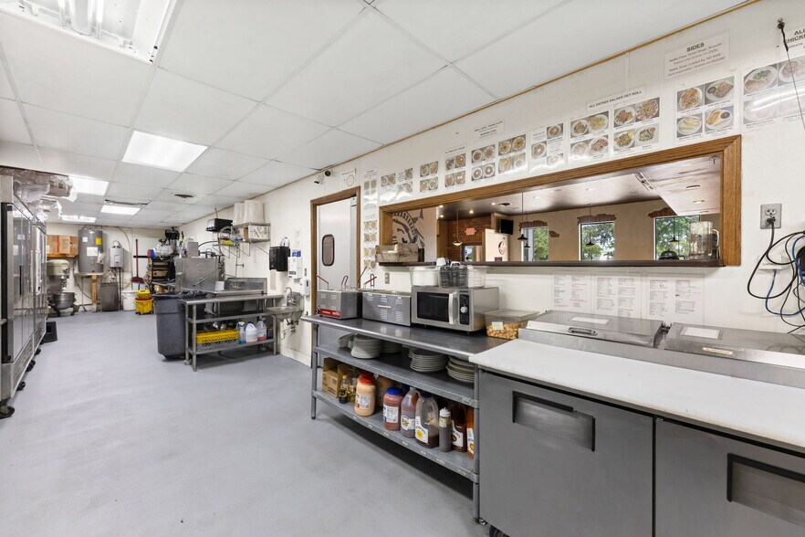 More Photos Of 2150 N State St, Iola Restaurant For Lease