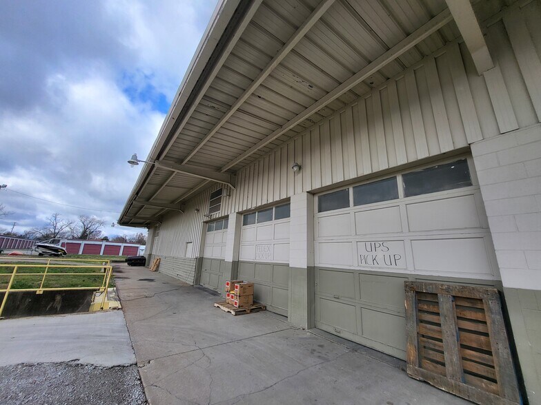 More Photos Of 516 Adele Ave, Joplin Distribution For Sale