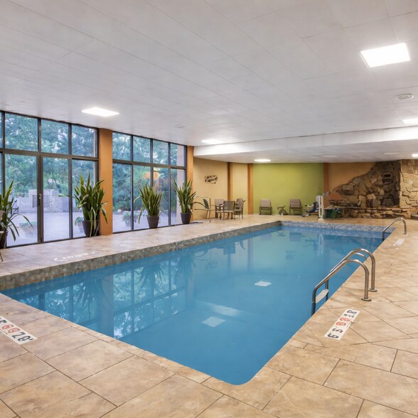 More Photos Of 560 Silverthorne Ln, Silverthorne Hotel For Sale