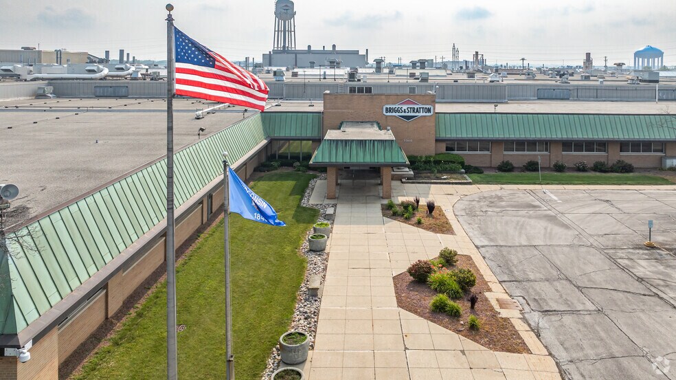 More Photos Of 3300 N 124th St, Milwaukee Manufacturing For Lease
